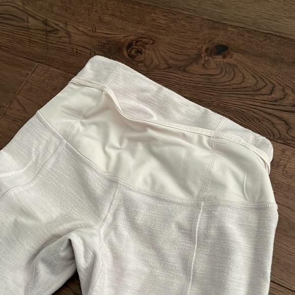 Size 4 lulelemon yoga pants - Picture 3 of 4